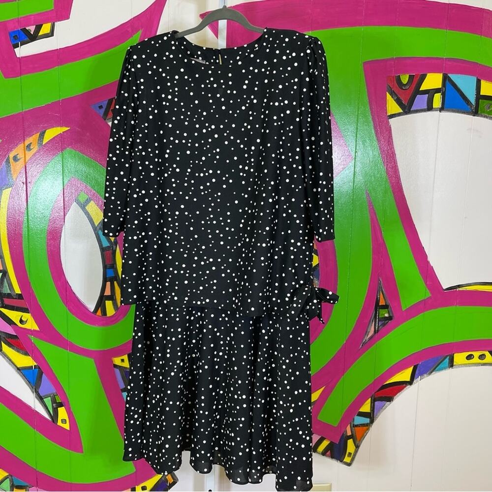 California Looks, 80s Polka Dot Dress. Size 18WP. In excellent condition!